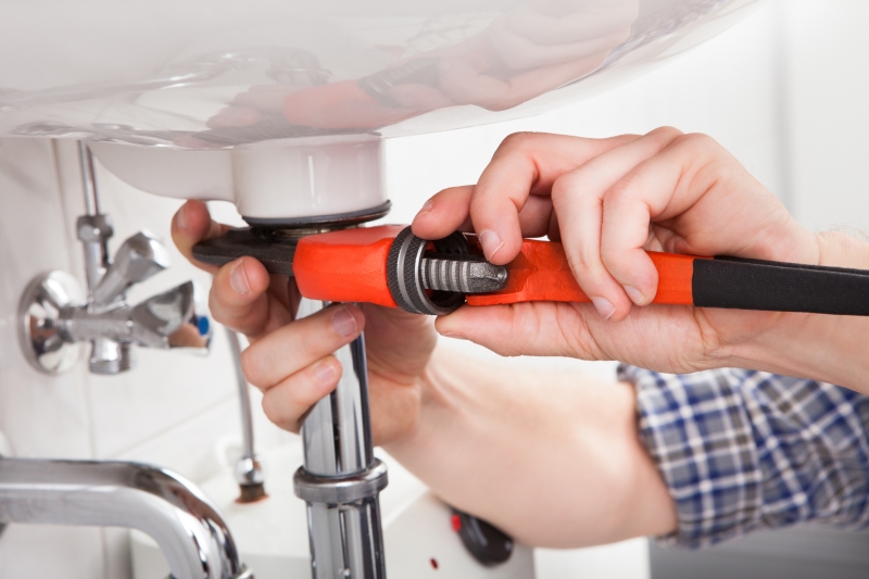Emergency plumber attending a job in Worcester Park